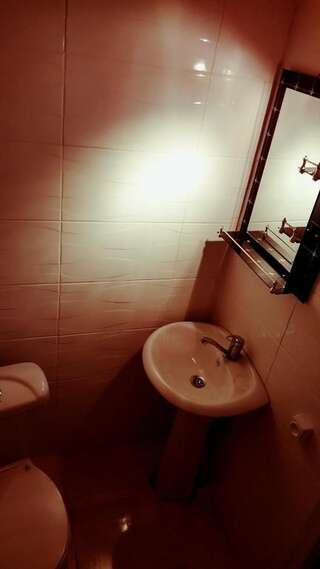 Отель NNN Hotel Тбилиси Бюджетный трехместный номер-4